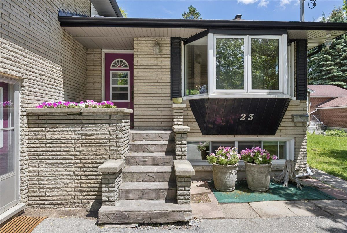 23 Larwood Boulevard 23 Larwood Boulevard Toronto E08