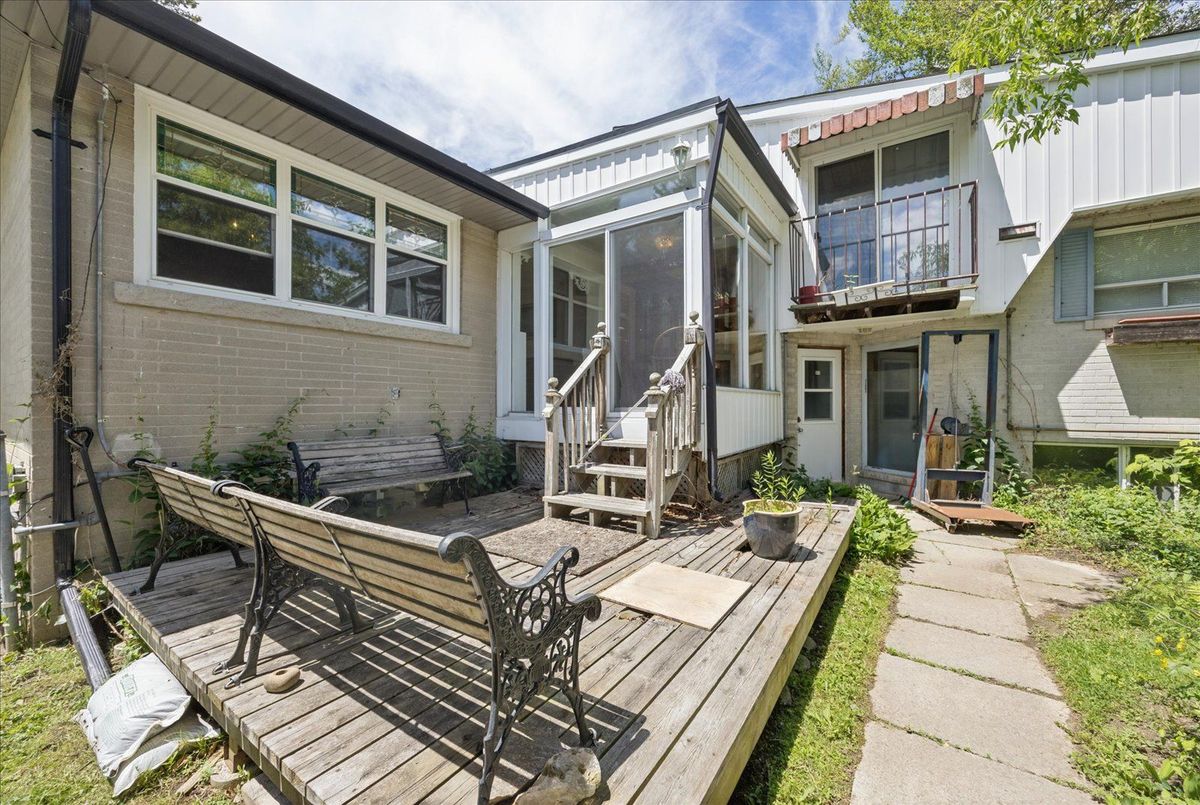 23 Larwood Boulevard 23 Larwood Boulevard Toronto E08