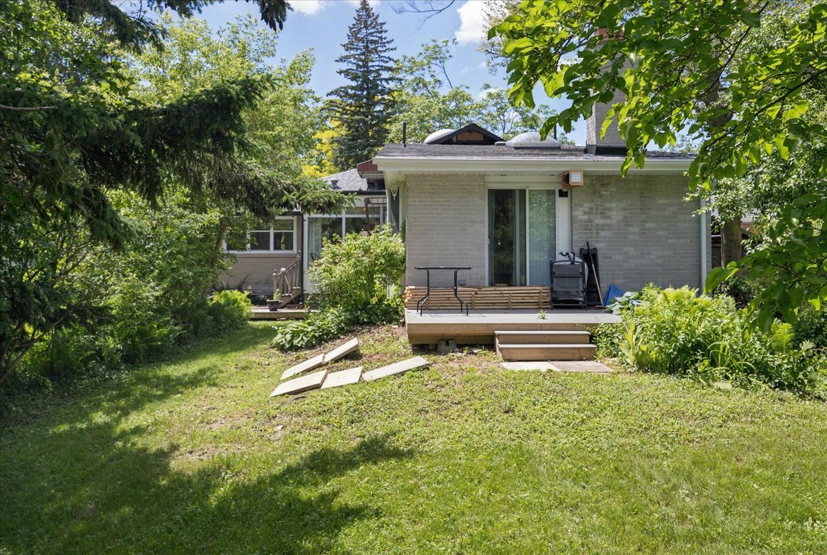 23 Larwood Boulevard 23 Larwood Boulevard Toronto E08