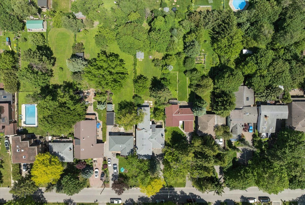 23 Larwood Boulevard 23 Larwood Boulevard Toronto E08