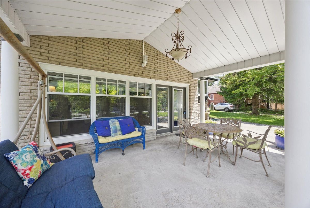23 Larwood Boulevard 23 Larwood Boulevard Toronto E08