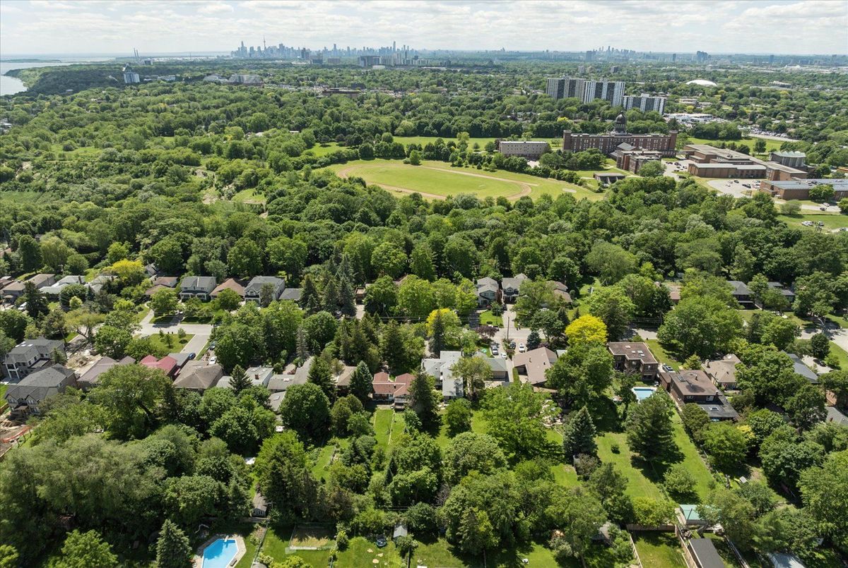 23 Larwood Boulevard 23 Larwood Boulevard Toronto E08