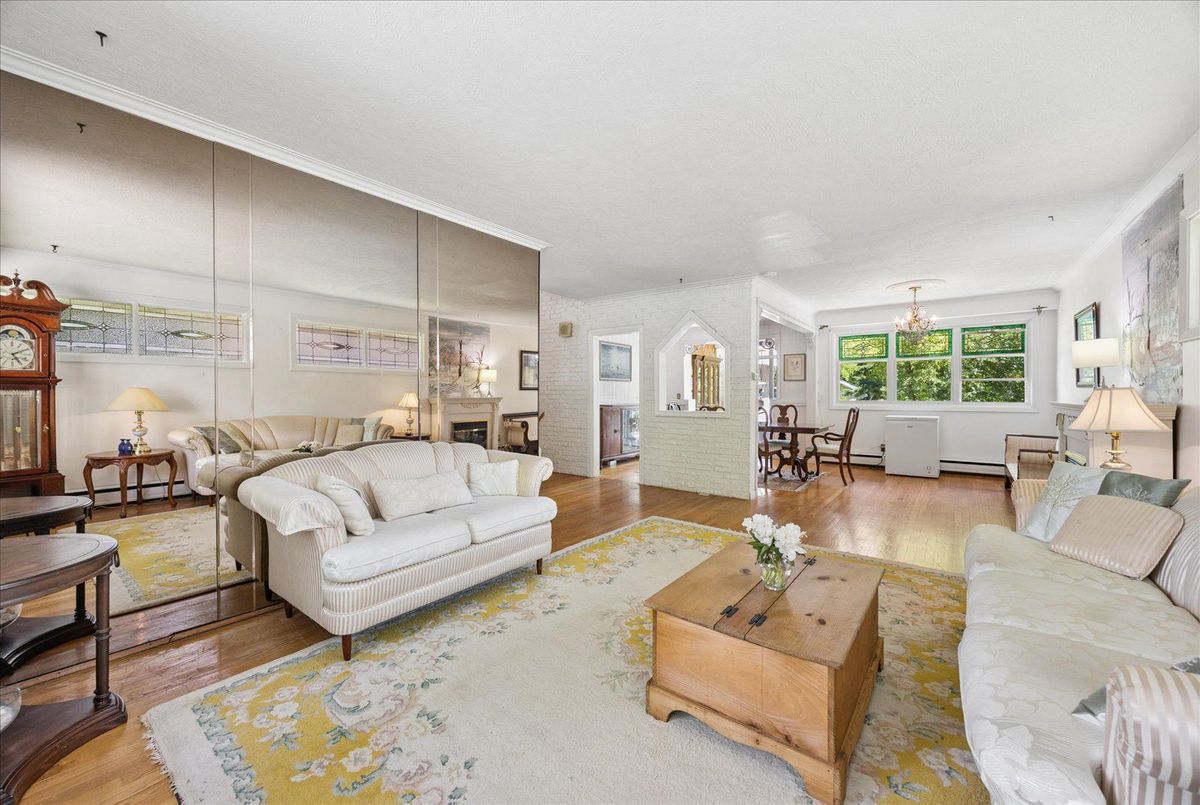 23 Larwood Boulevard 23 Larwood Boulevard Toronto E08