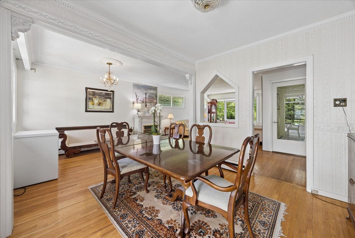 23 Larwood Boulevard 23 Larwood Boulevard Toronto E08