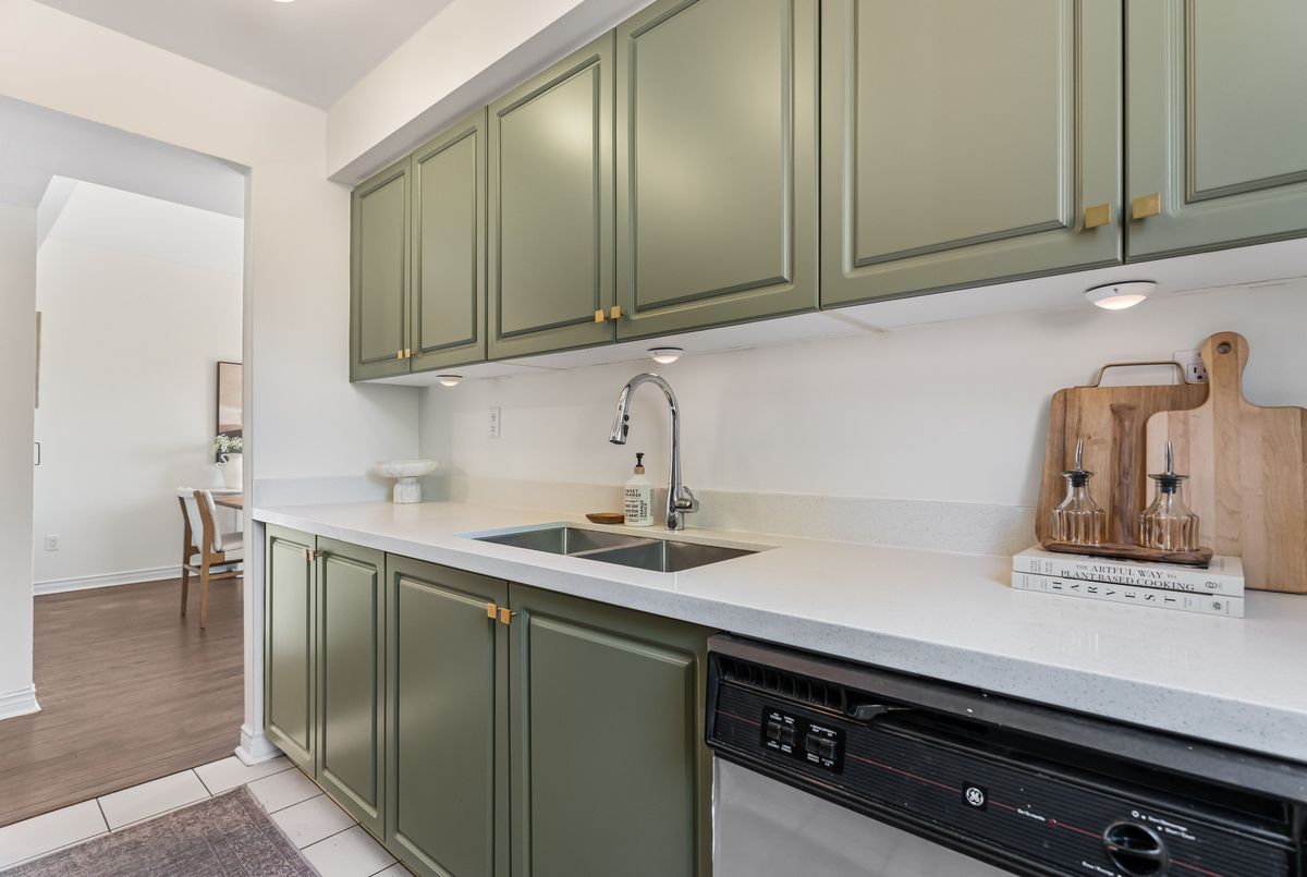305-1941 Queen Street E 305-1941 Queen Street E Toronto E02