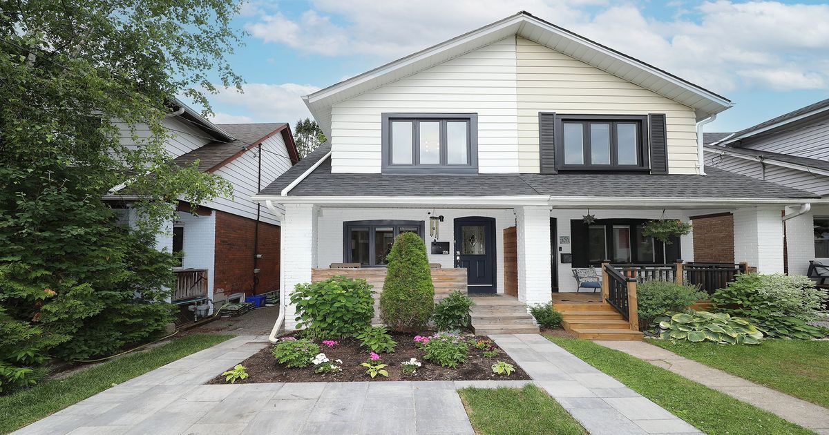 339 Scarborough Road Toronto E02