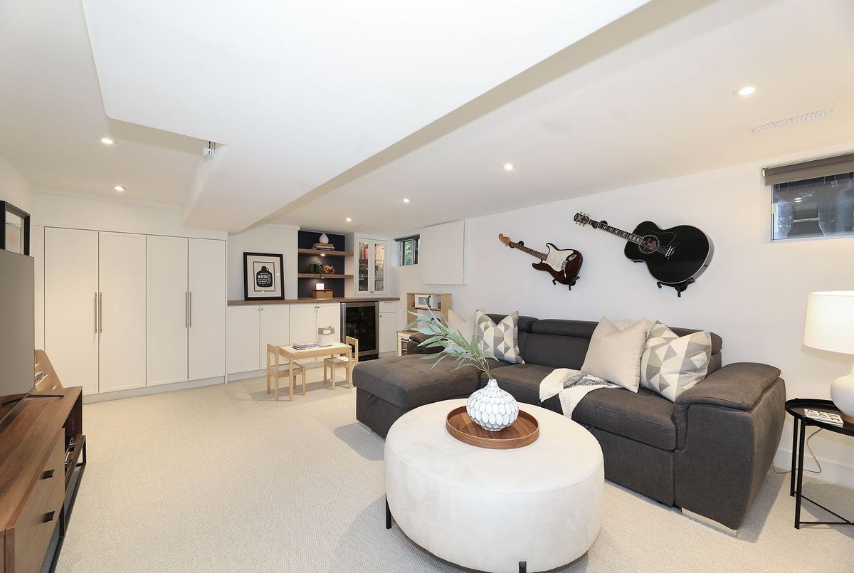 339 Scarborough Road 339 Scarborough Road Toronto E02