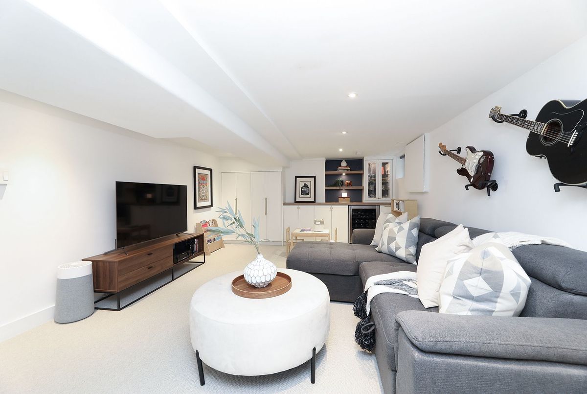 339 Scarborough Road 339 Scarborough Road Toronto E02