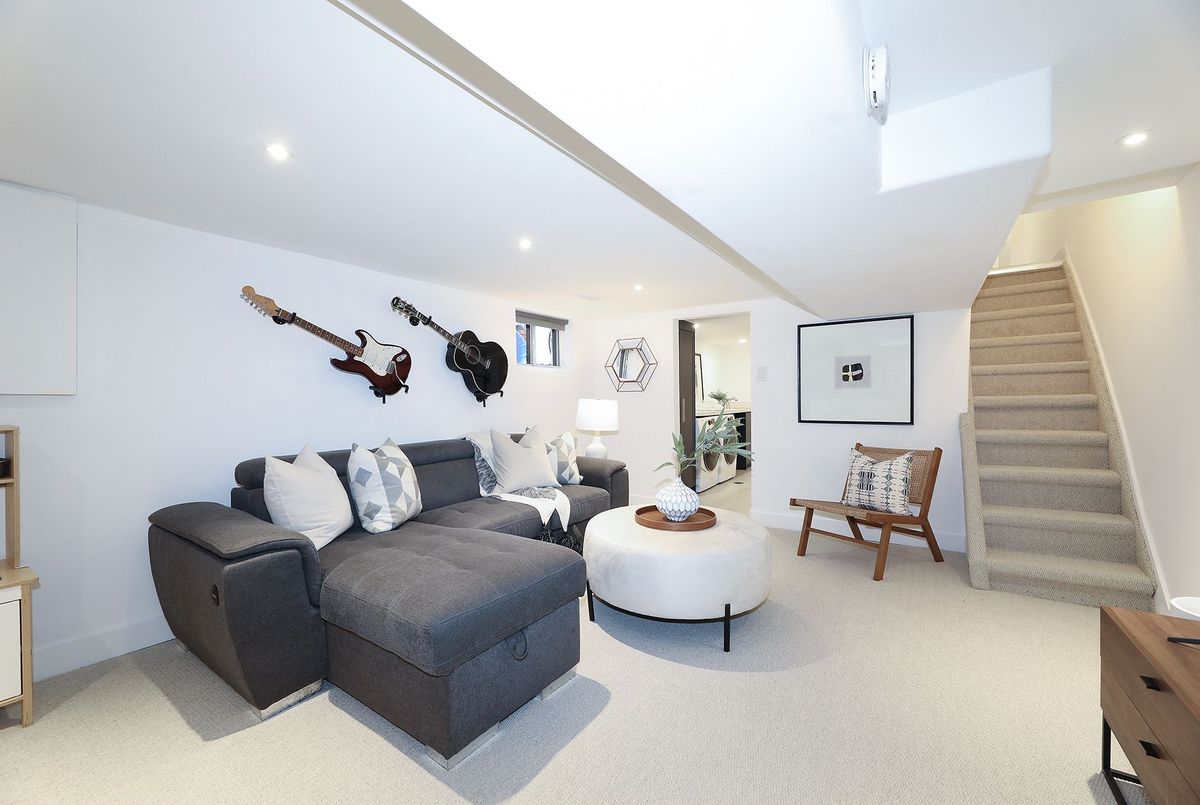 339 Scarborough Road 339 Scarborough Road Toronto E02