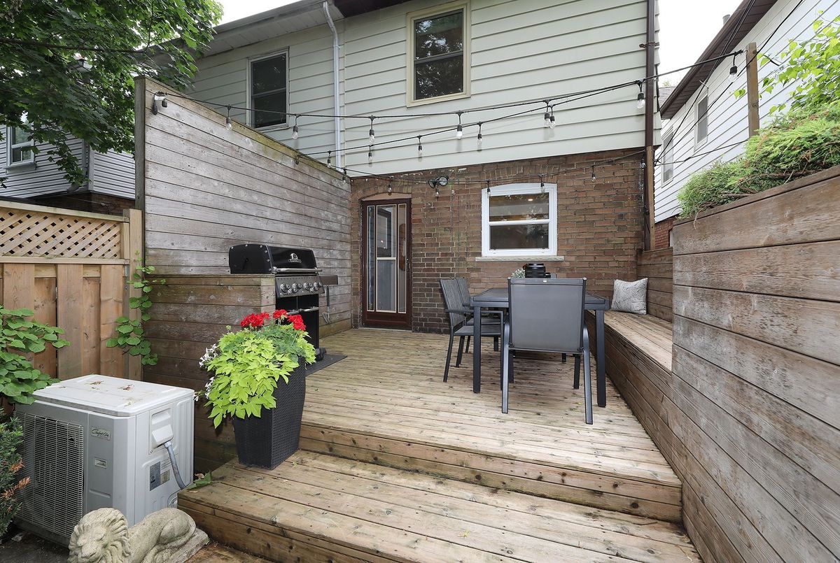 339 Scarborough Road 339 Scarborough Road Toronto E02