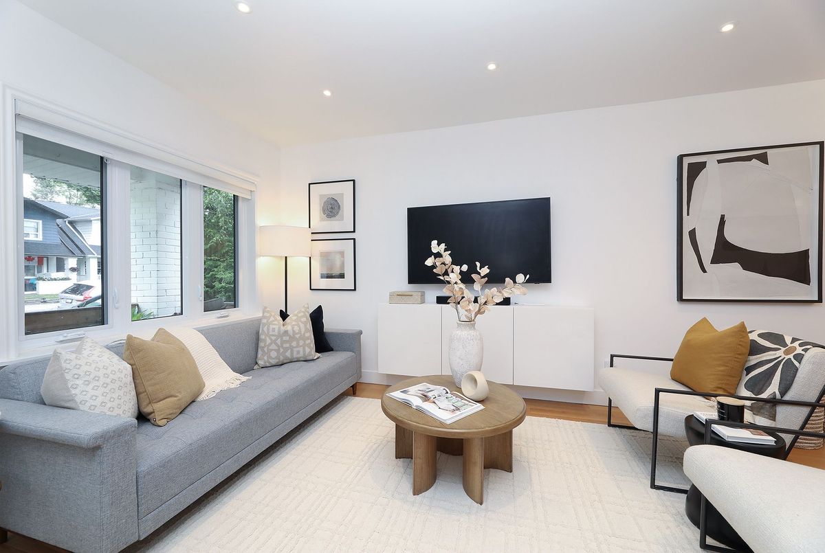 339 Scarborough Road 339 Scarborough Road Toronto E02