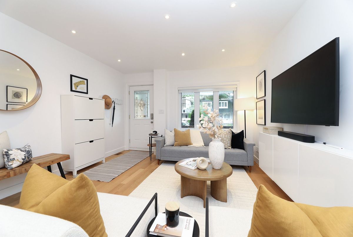 339 Scarborough Road 339 Scarborough Road Toronto E02