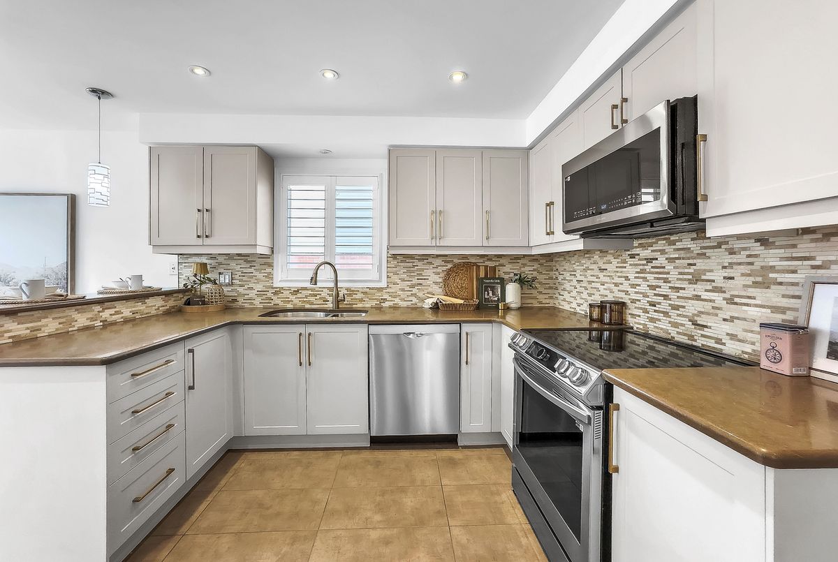 40 Southwell Avenue 40 Southwell Avenue Whitby