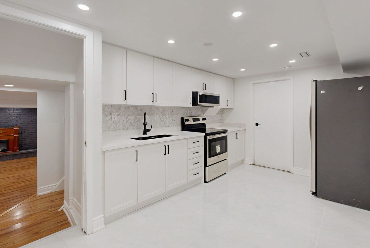 78 Agincourt Drive 78 Agincourt Drive Toronto E07