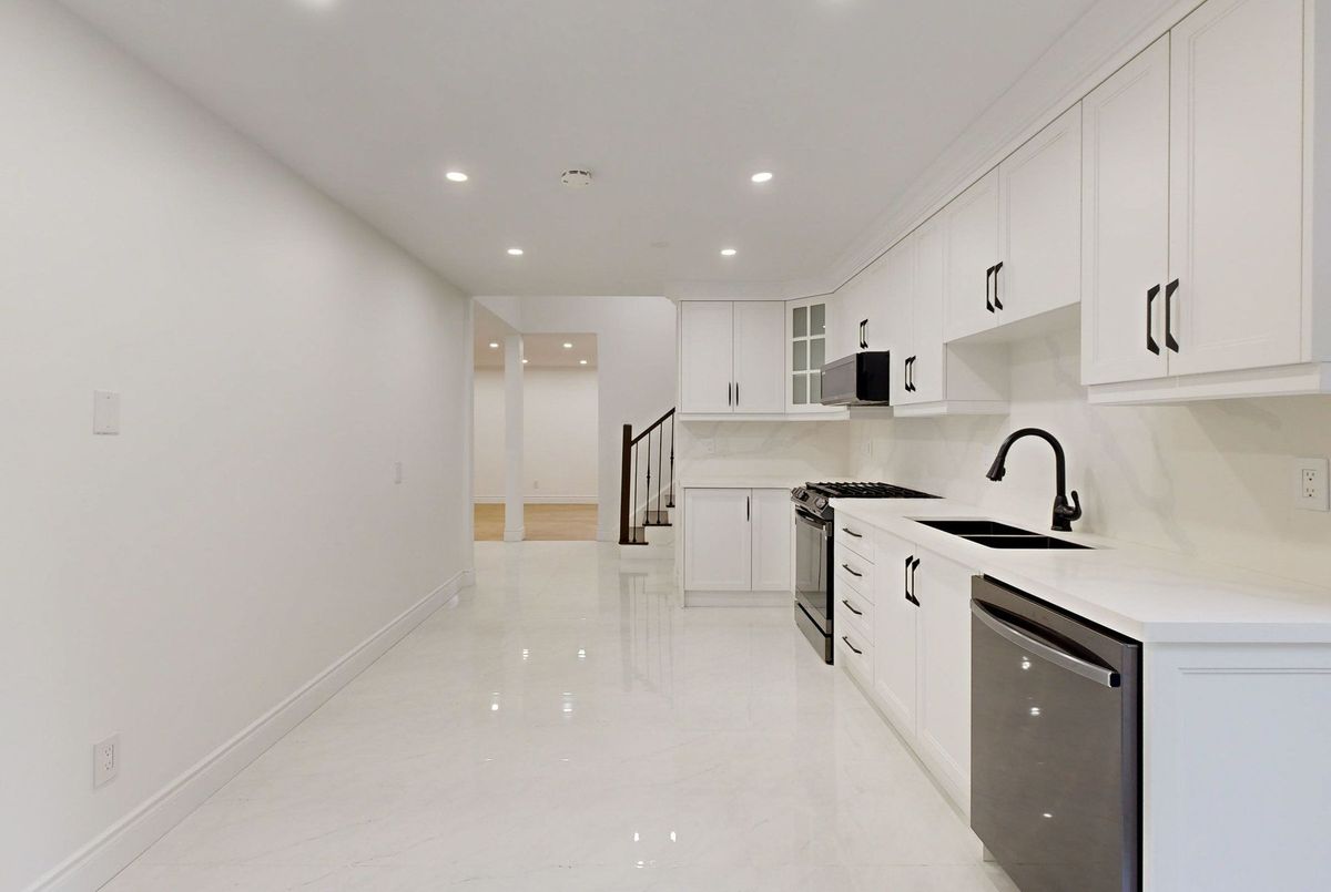 78 Agincourt Drive 78 Agincourt Drive Toronto E07