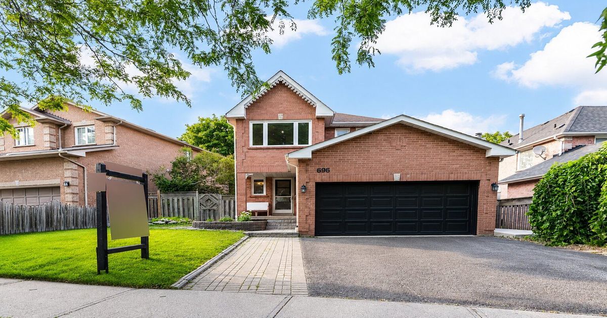 696 Lamour Road Pickering