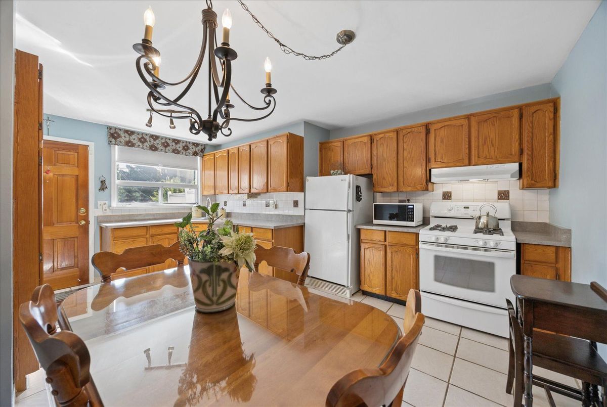 69 Alton Avenue 69 Alton Avenue Toronto E01