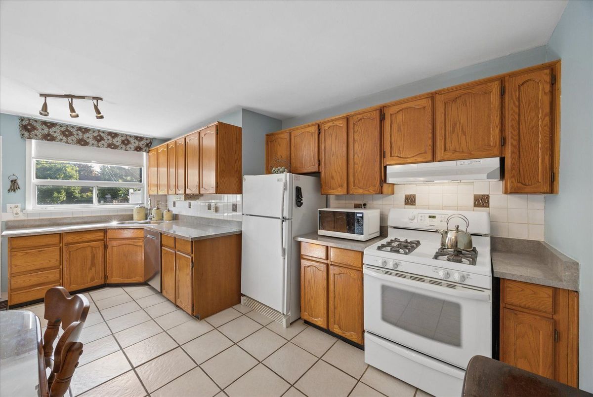 69 Alton Avenue 69 Alton Avenue Toronto E01
