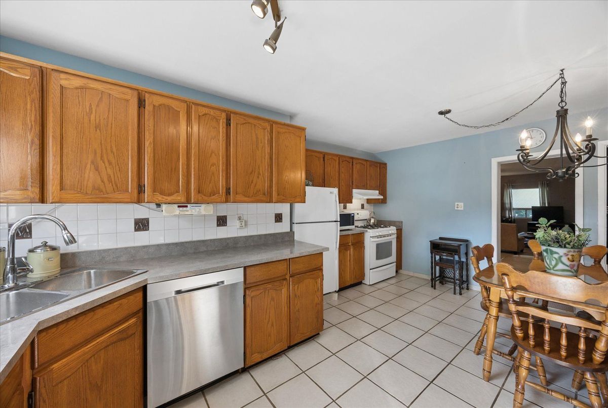 69 Alton Avenue 69 Alton Avenue Toronto E01