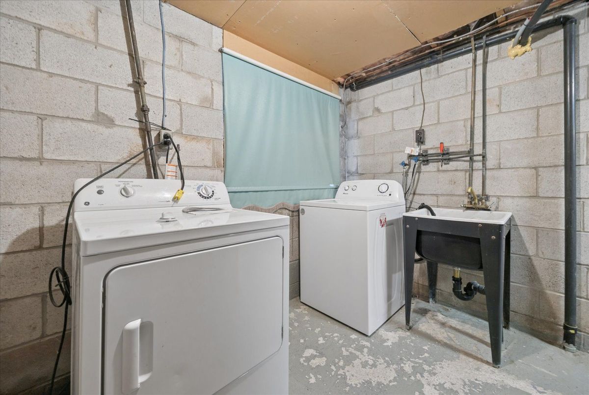69 Alton Avenue 69 Alton Avenue Toronto E01