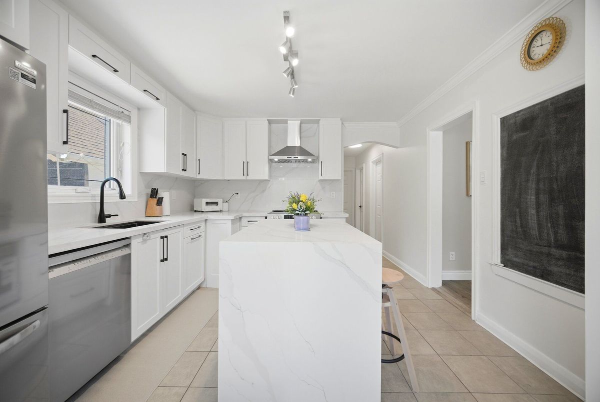 18 Adanac Drive 18 Adanac Drive Toronto E08
