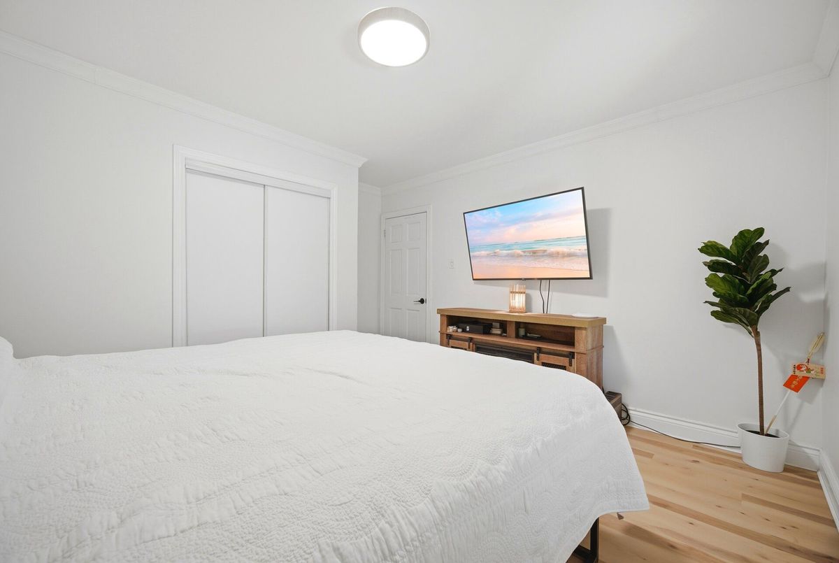 18 Adanac Drive 18 Adanac Drive Toronto E08