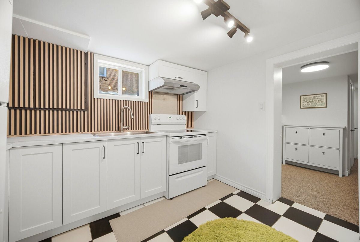 18 Adanac Drive 18 Adanac Drive Toronto E08
