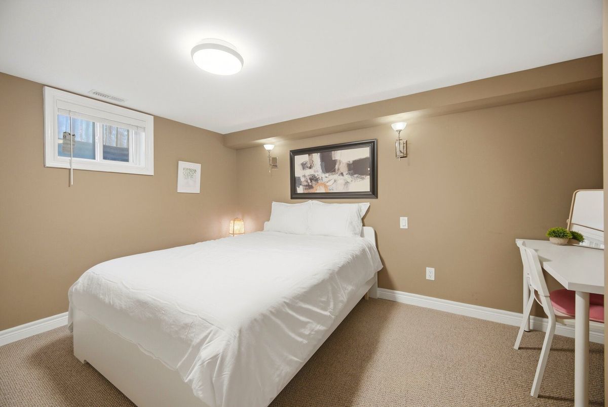 18 Adanac Drive 18 Adanac Drive Toronto E08