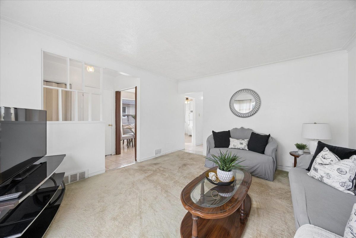 102 Cleta Drive 102 Cleta Drive Toronto E04