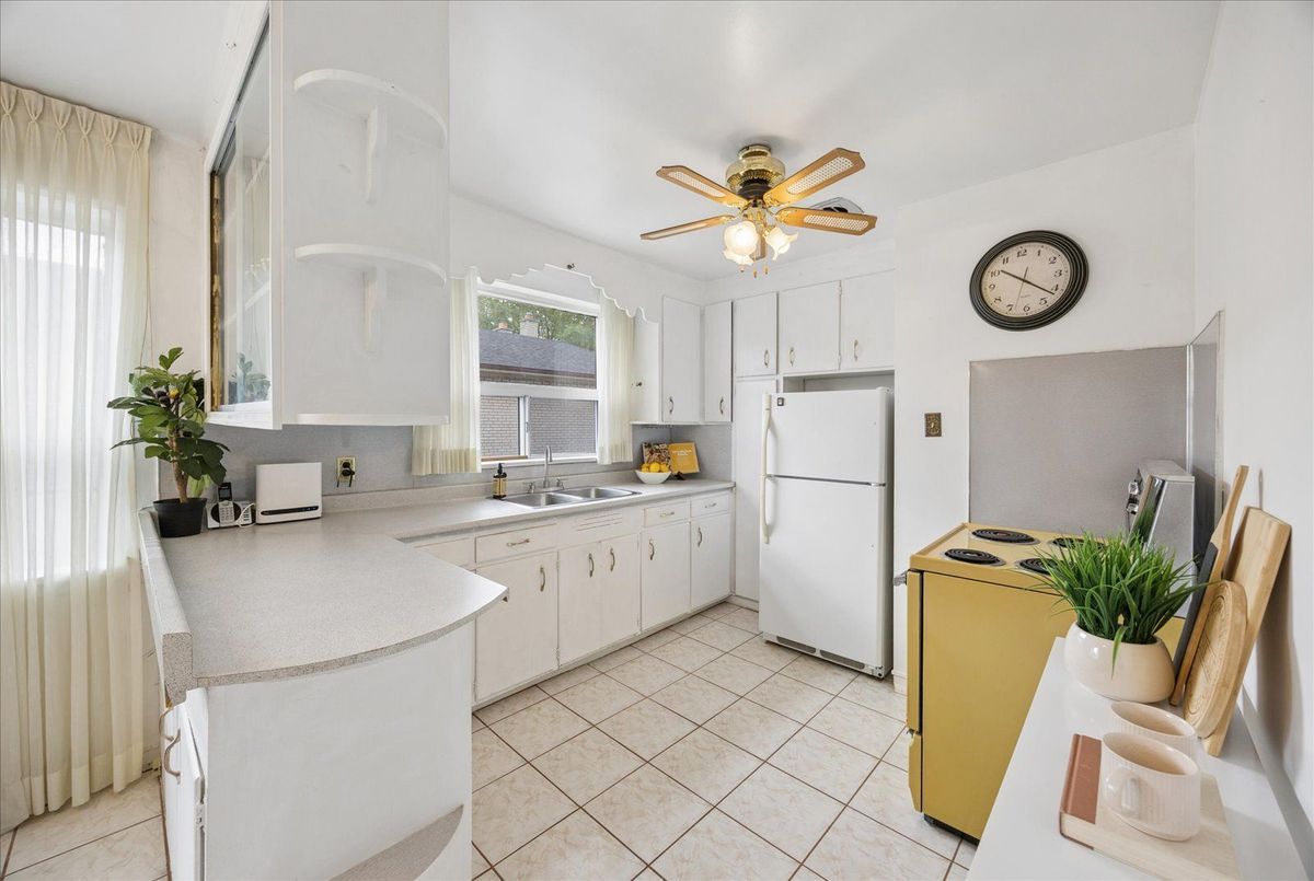102 Cleta Drive 102 Cleta Drive Toronto E04