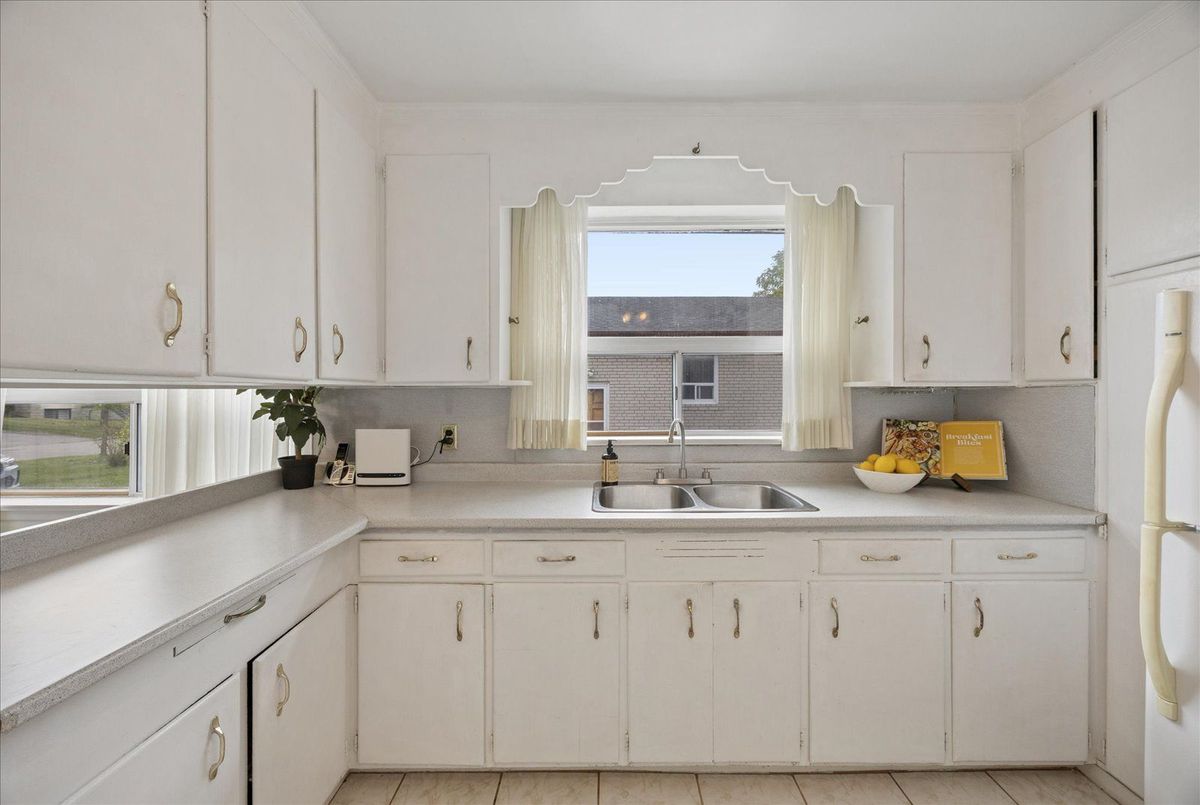 102 Cleta Drive 102 Cleta Drive Toronto E04