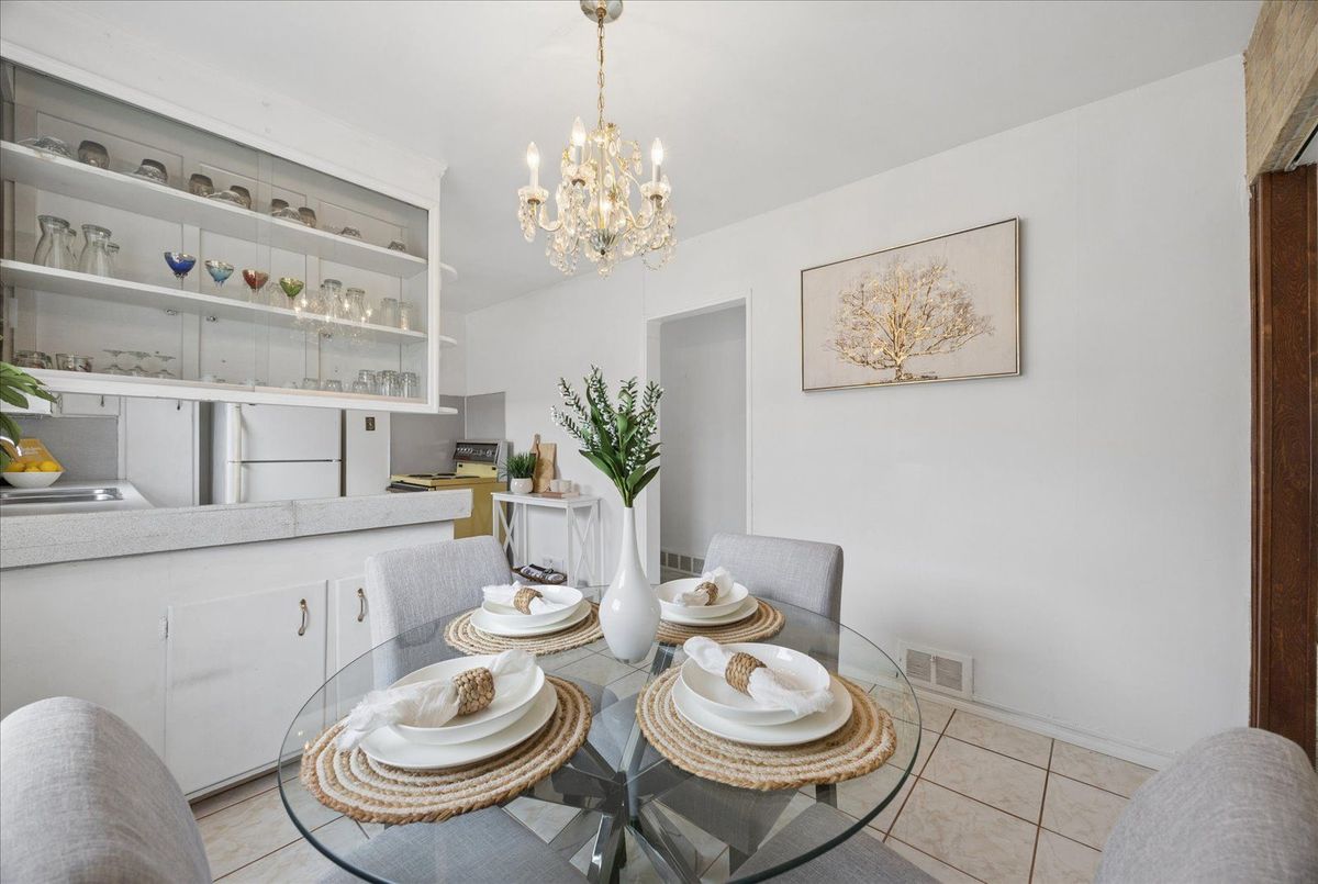102 Cleta Drive 102 Cleta Drive Toronto E04