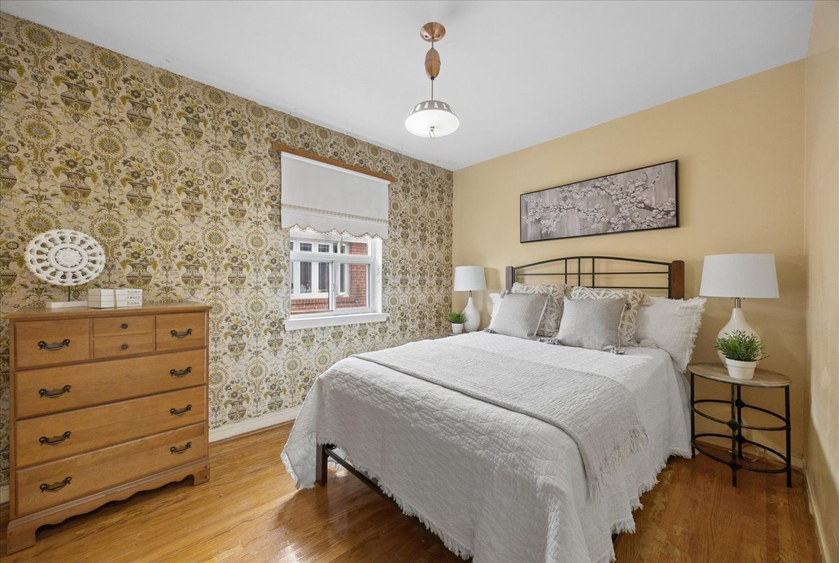 102 Cleta Drive 102 Cleta Drive Toronto E04
