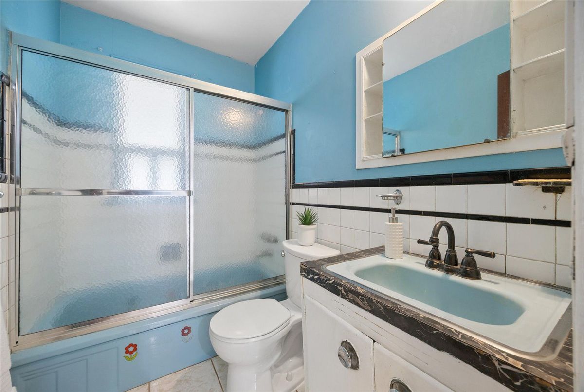 102 Cleta Drive 102 Cleta Drive Toronto E04