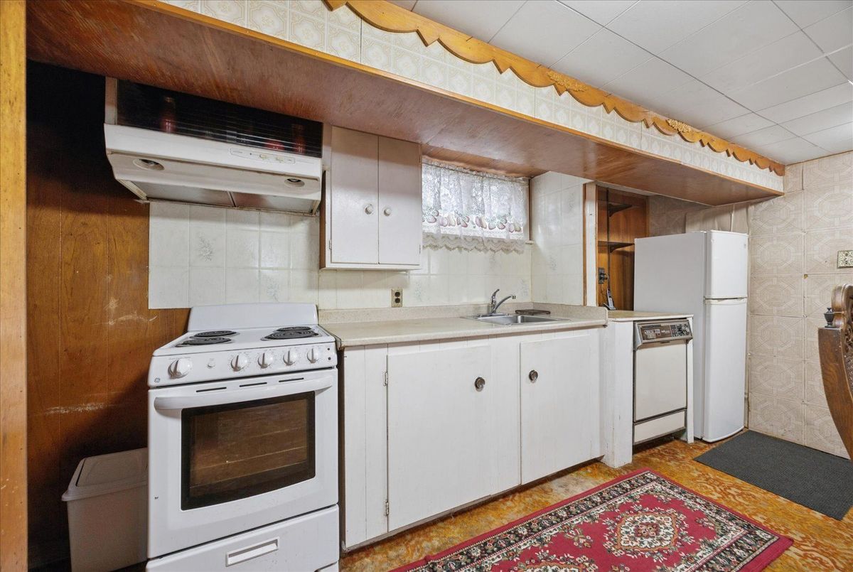 102 Cleta Drive 102 Cleta Drive Toronto E04