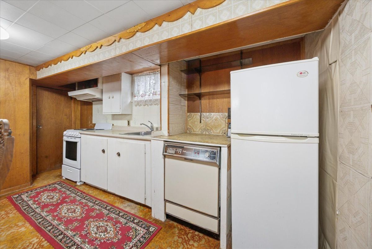 102 Cleta Drive 102 Cleta Drive Toronto E04