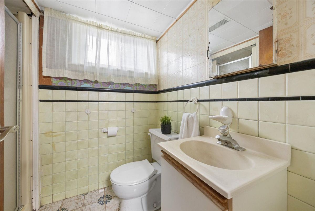 102 Cleta Drive 102 Cleta Drive Toronto E04