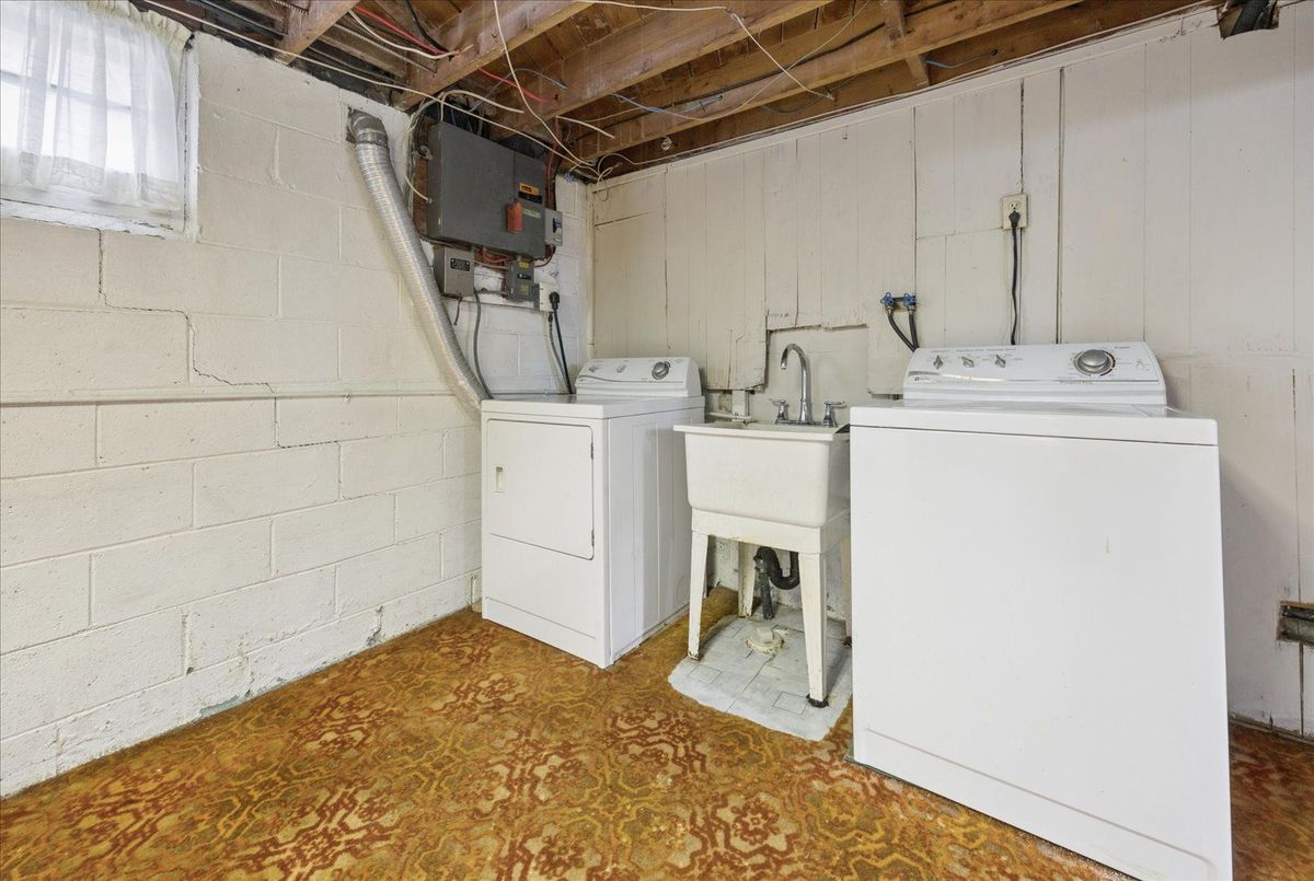 102 Cleta Drive 102 Cleta Drive Toronto E04