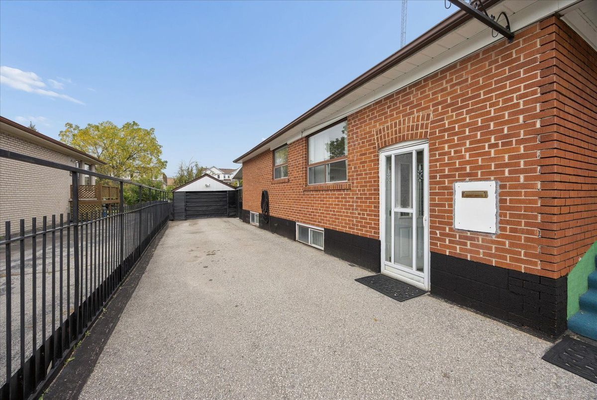 102 Cleta Drive 102 Cleta Drive Toronto E04