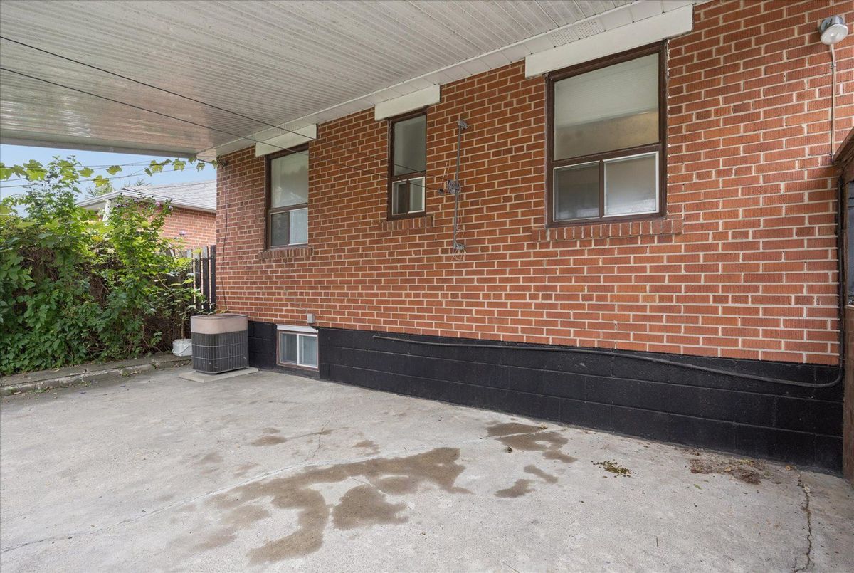 102 Cleta Drive 102 Cleta Drive Toronto E04
