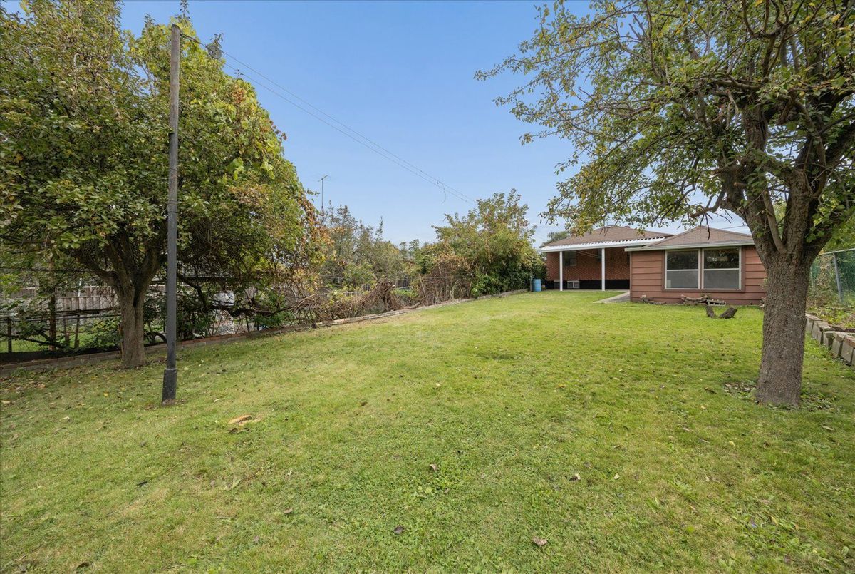 102 Cleta Drive 102 Cleta Drive Toronto E04