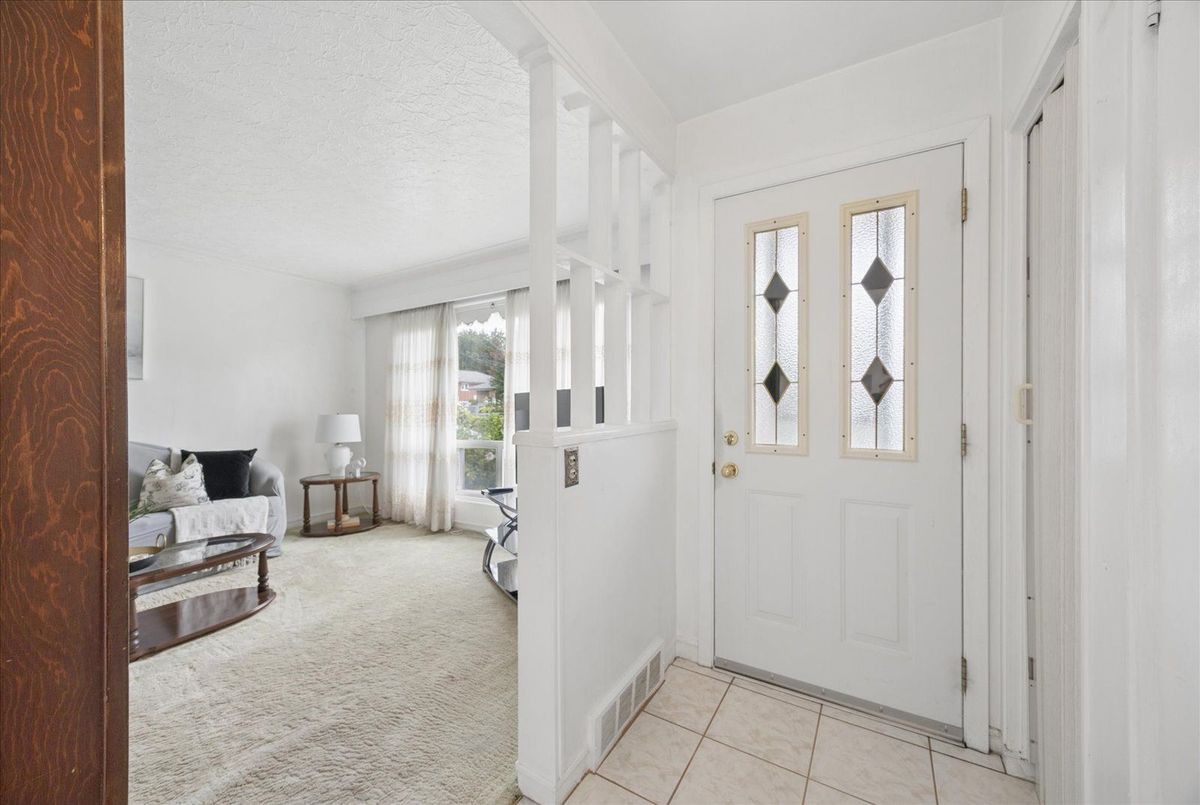 102 Cleta Drive 102 Cleta Drive Toronto E04