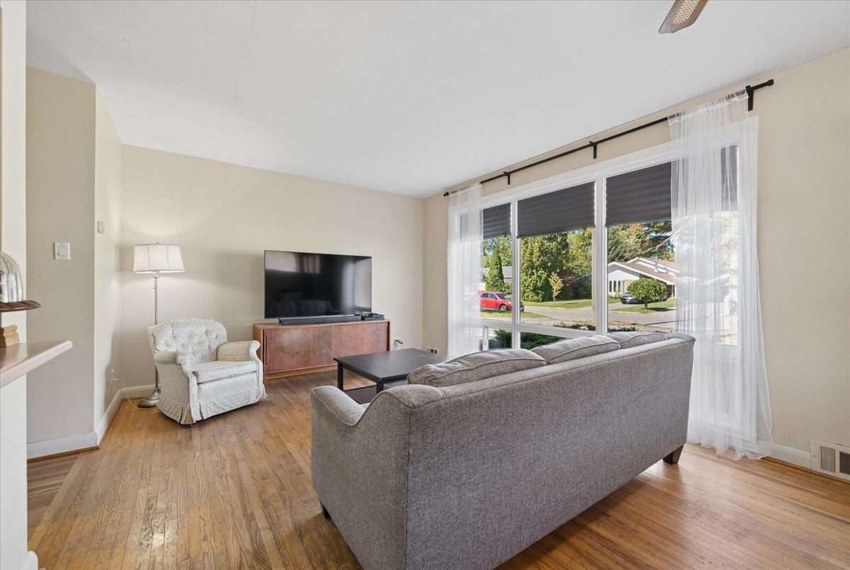 73 Deerfield Road 73 Deerfield Road Toronto E09