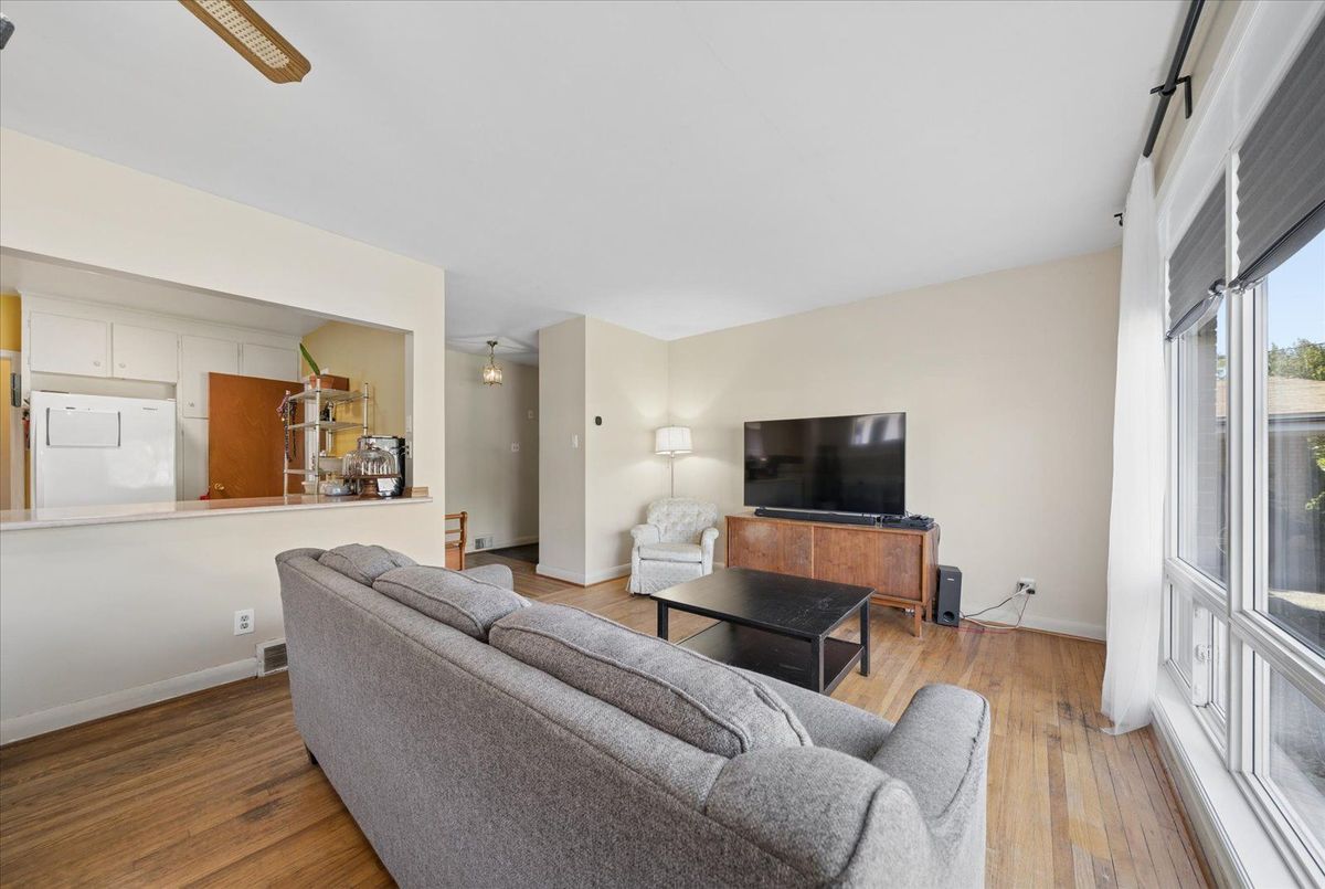 73 Deerfield Road 73 Deerfield Road Toronto E09