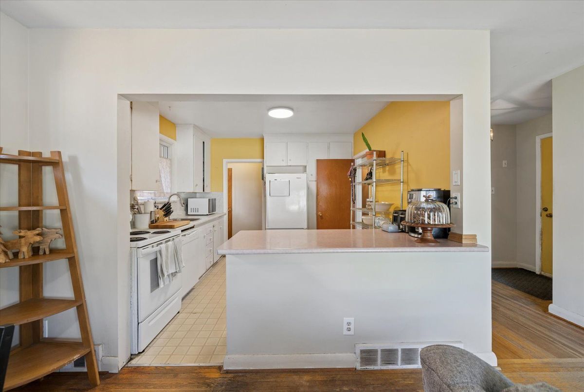 73 Deerfield Road 73 Deerfield Road Toronto E09