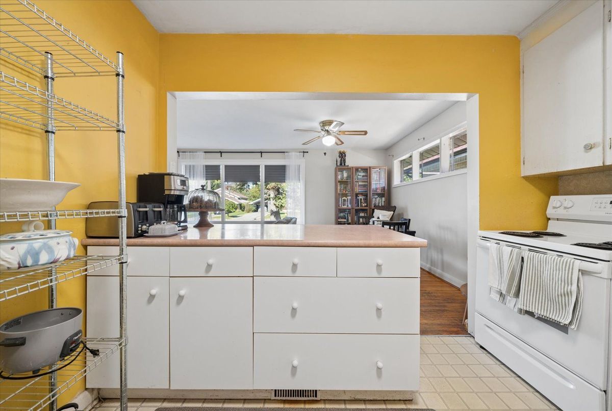 73 Deerfield Road 73 Deerfield Road Toronto E09