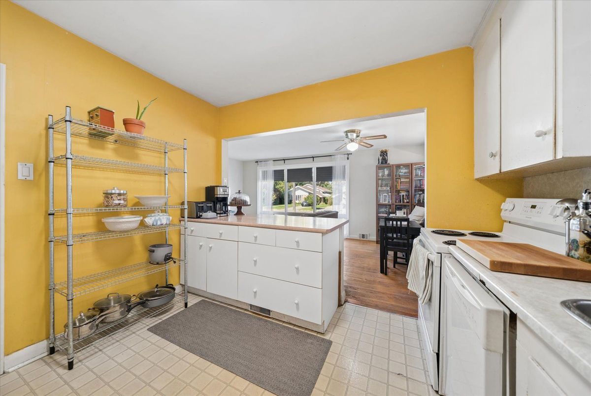 73 Deerfield Road 73 Deerfield Road Toronto E09