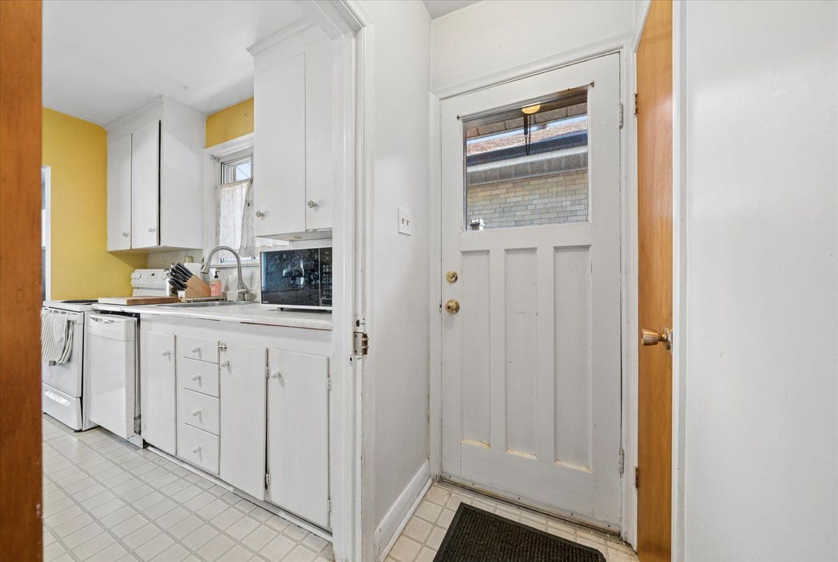 73 Deerfield Road 73 Deerfield Road Toronto E09