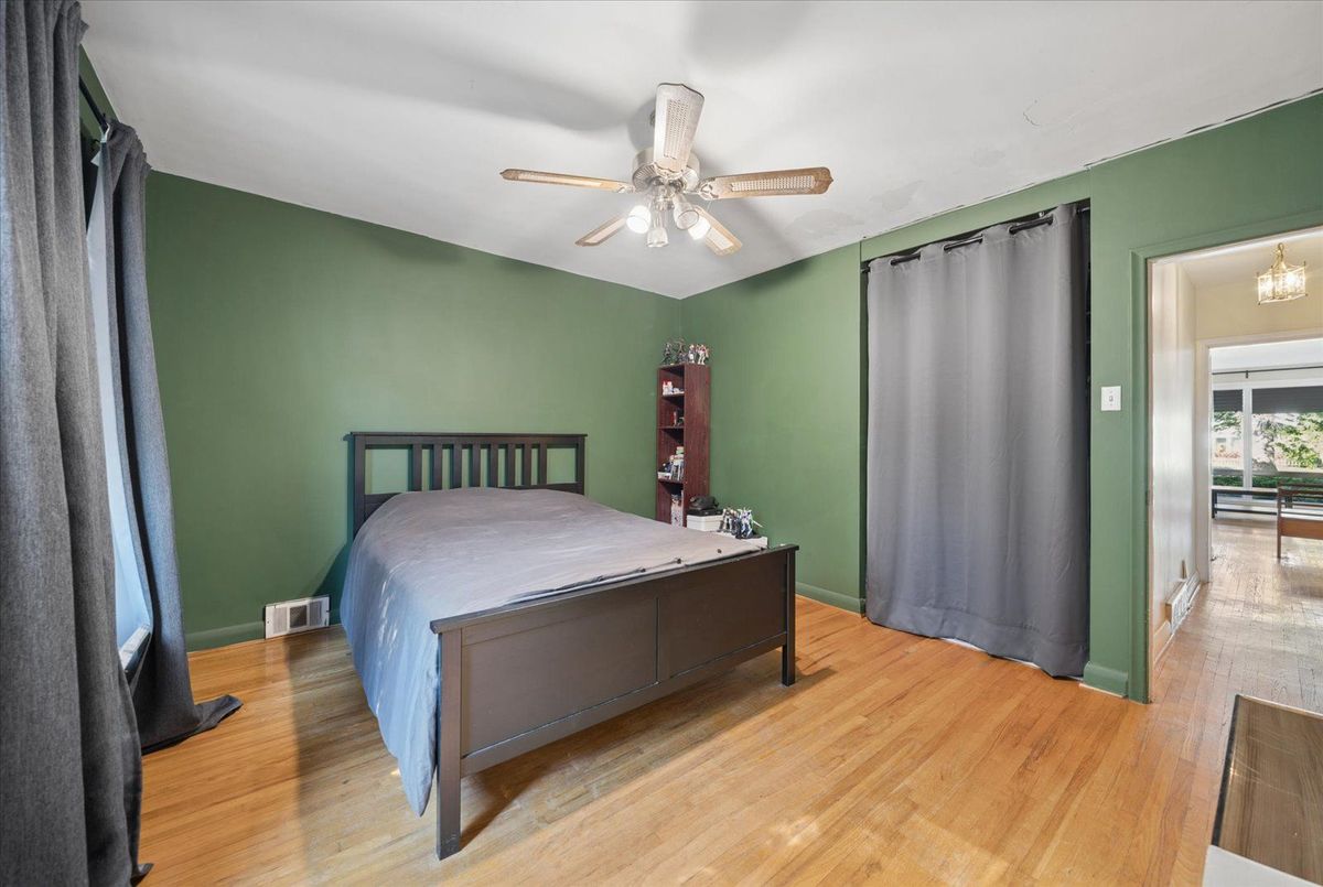73 Deerfield Road 73 Deerfield Road Toronto E09