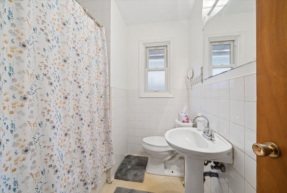 73 Deerfield Road 73 Deerfield Road Toronto E09